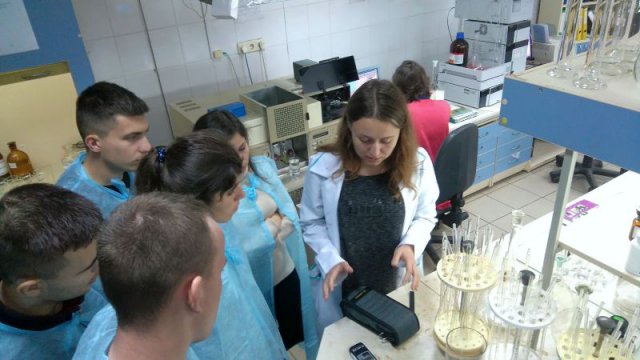Заняття у лабораторії КП "Санепідсервіс"1